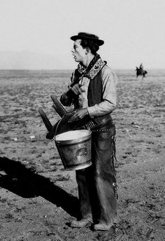 BusterKGifs's tweet photo. #BusterKeaton may have tried to hide it butt he was well-padded, very well-padded. Baggy clothes don't fool the #Damfinos. #GreekMarble
I agree, he has no bad angles.
#ButsterKeaster https://t.co/lWZCX9OS0M