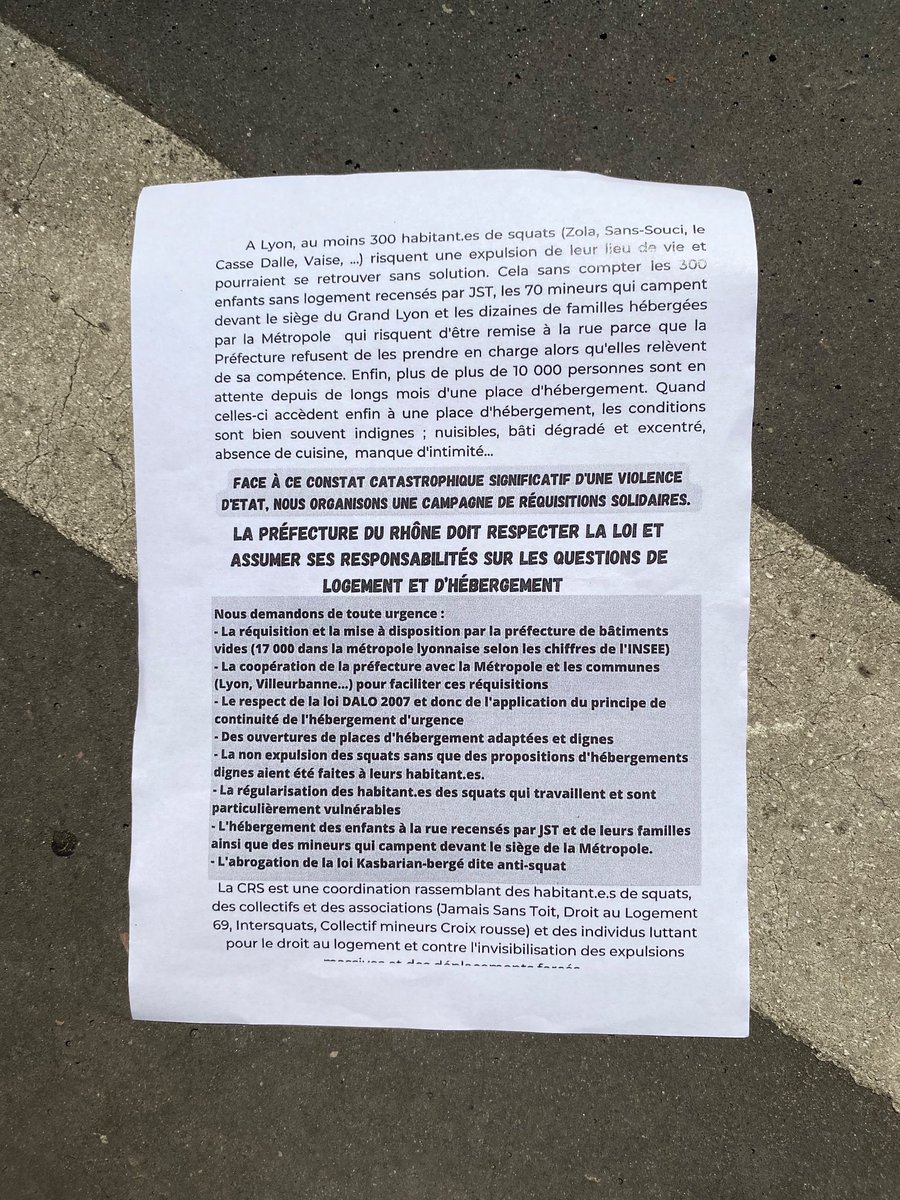 La campagne «  Réquisition Solidaire » contre le mal-logement continue à #Lyon. Après une nouvelle action coup de poing, une délégation a été reçue à la direction départementale de l'emploi, du travail et des solidarités.