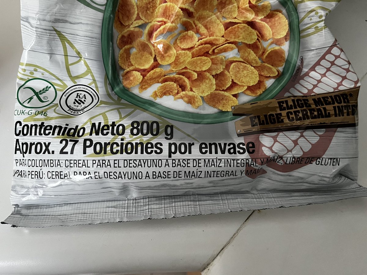 No soy celíaco (o a menos creo no serlo), pero acabo de descubrir que para Perú el Corn Flakes Sin Gluten de #Nestlé si tiene gluten. Léase la parte inferior de la bolsa: aclara que es “sin gluten” para Colombia.