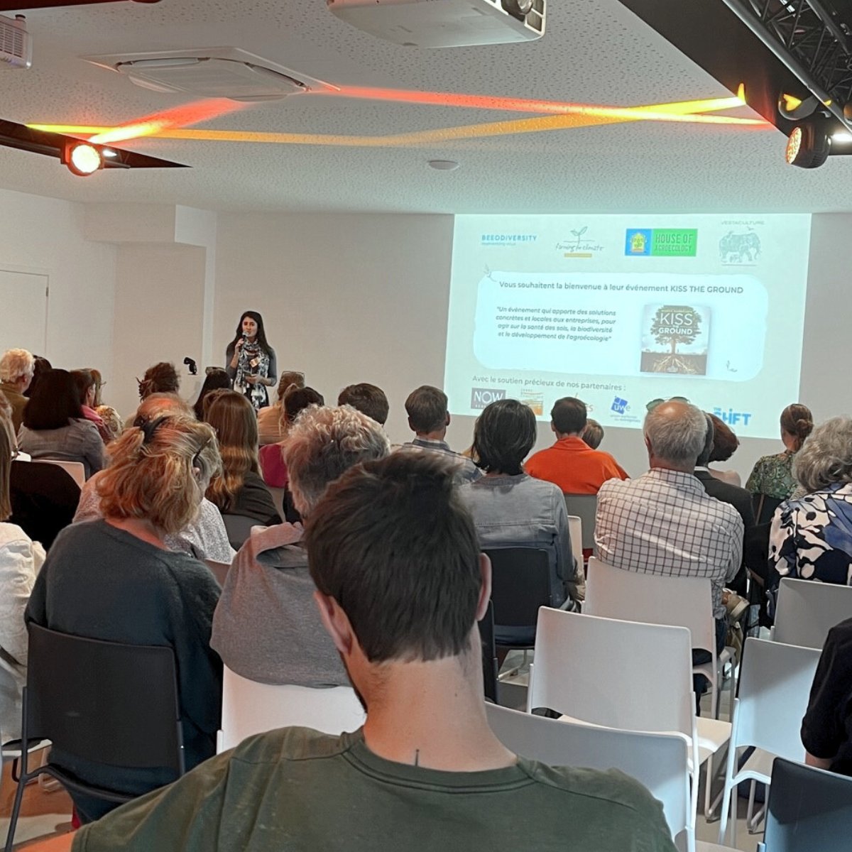 🌍Hier, l’événement #KisstheGround dont nous sommes partenaires a réussi à sensibiliser sur l’importance des sols et de la biodiversité. Merci aux acteurs engagés ! En route vers un futur durable ! 🌱 #Ethias #Biodiversité #Agroécologie
