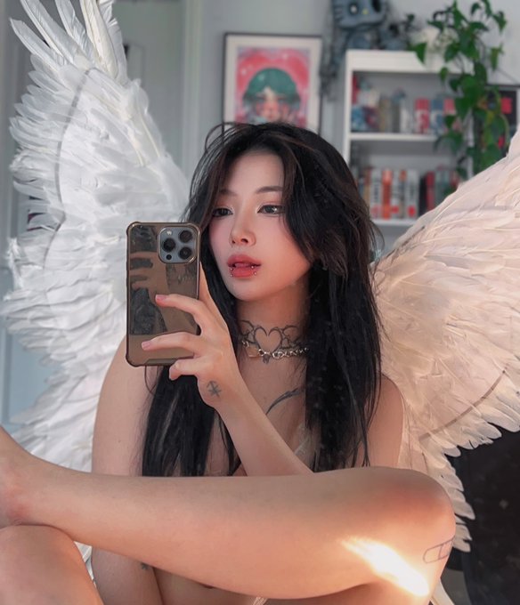 2 pic. Just spent 5 hours deleting 23,000 photos from my phone ✨ https://t.co/pq1DBx9TxW
