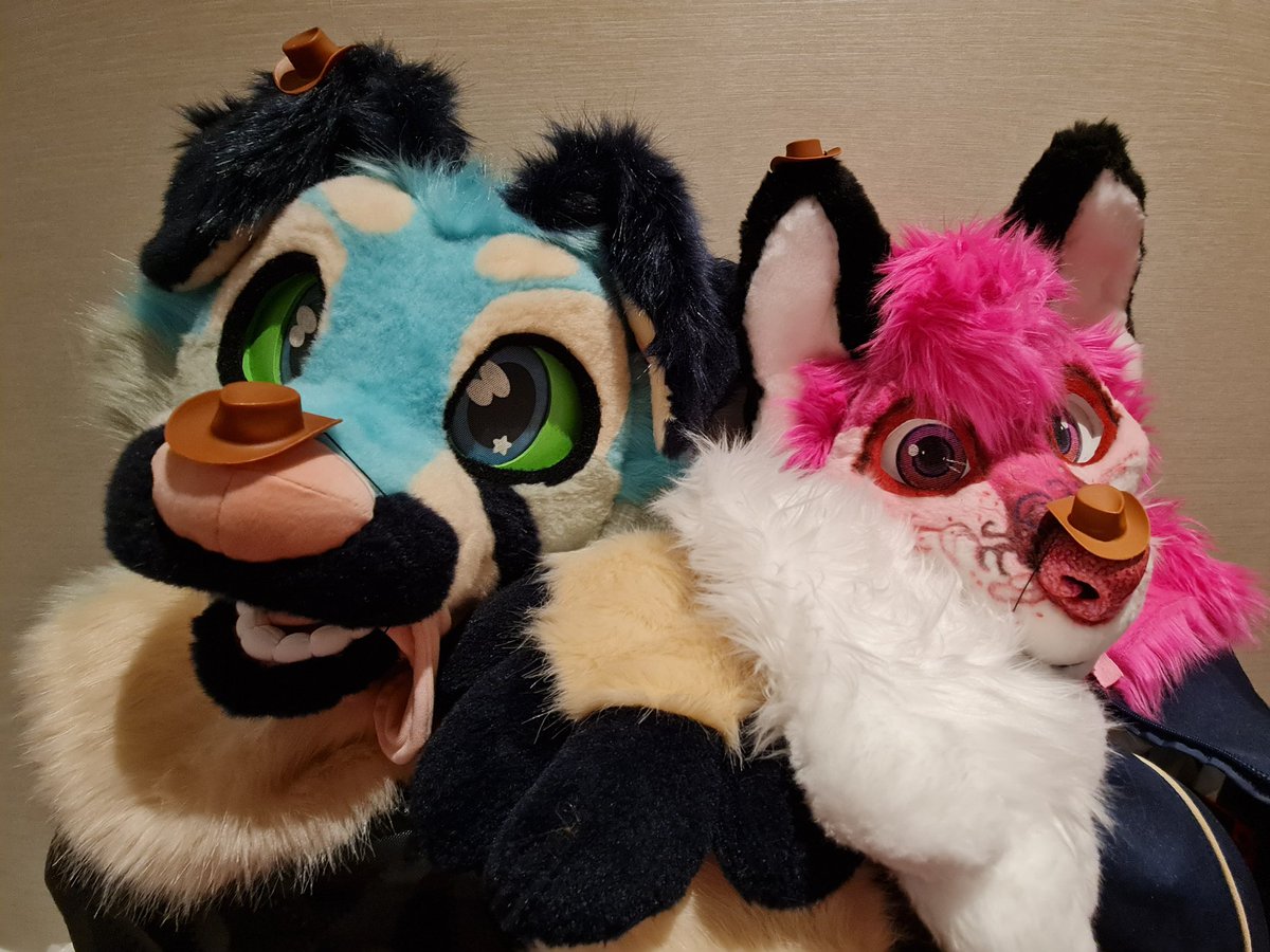 Liil_Yuki's tweet photo. On the way home from #Confuzzled23 and for my first official fur con(not including lobby con last year) and it was pretty dang amazing, managed to come home with a super cute suit which I absolutely adore!!
Suit @starslikeroses
Photos by myself.
@Beautyofthebass
#Confuzzled https://t.co/QwnDIoc1tt