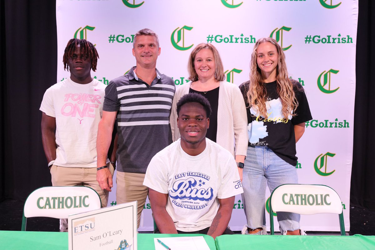 KnoxCatholic's tweet photo. Big Irish congrats to our 6 students athletes signing to continue their academic and athletic careers at the collegiate level! #goirish ☘️ https://t.co/g4GDkQg20K