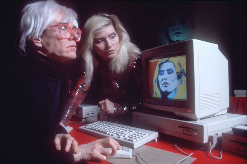 Urfurslaag's tweet photo. O Andy Warhol χρησιμοποιεί ένα Amiga 1000 για να φτιάξει το πορτραίτο της Debby Harry https://t.co/p9BK4Xp2MM