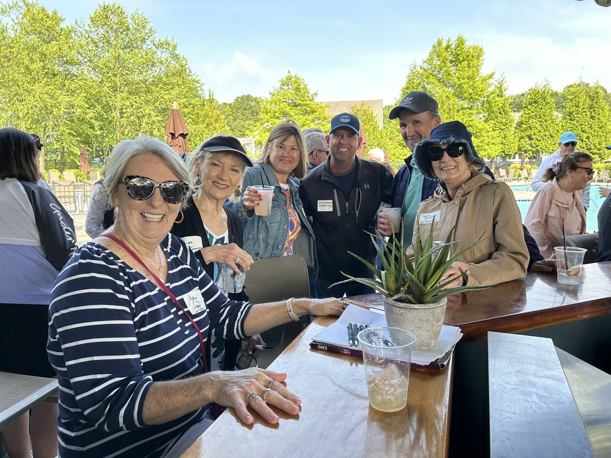 #WellnessWednesday is about making new friends at Bayside! Last night we introduced our first “Meet Your Neighbor” event through the Institute. #LiveBayside