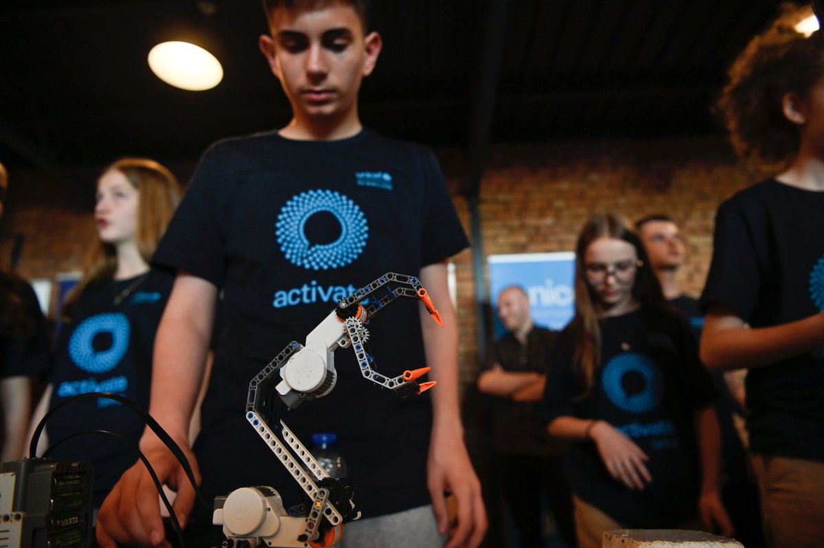 UNICEFKosovo's tweet photo. 🌟 Exciting moments at the exhibition of our youth-led projects! Witnessed the incredible creativity and innovation of our young minds. From art installations to education tech solutions, the future looks brighter than ever. So proud of our young visionaries! 💡✨ #ActivateTalks https://t.co/1NLk30p4pX