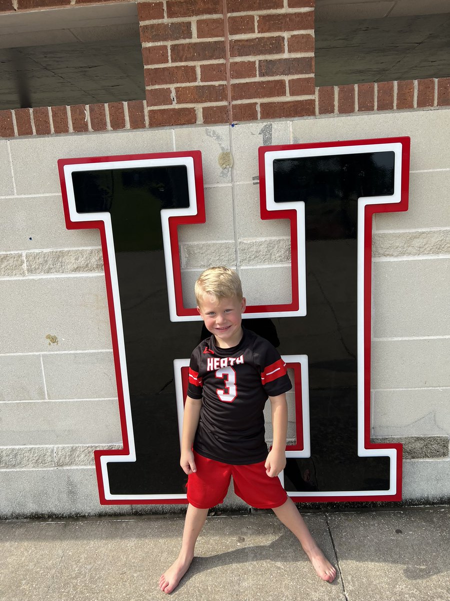 ashley_mmccoy's tweet photo. @HeathHawksFb @RISDAthletics @ROCOgameday #nextgenhawks McCoy #17 https://t.co/KK1eYQ07k4
