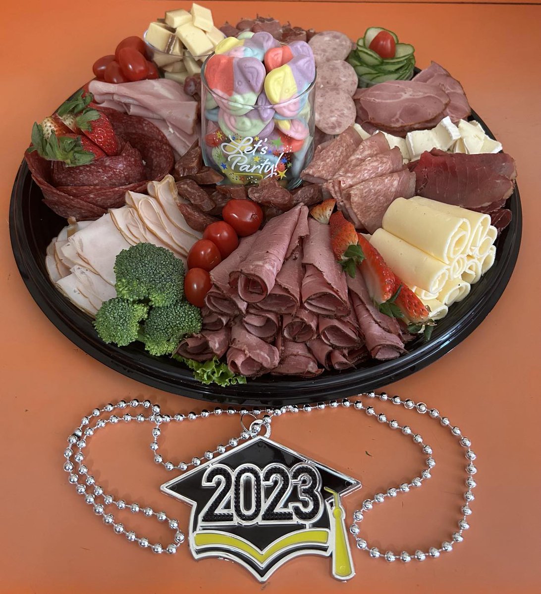 AltmaerkerDeli's tweet photo. Well, if you liked the recent Bridal Shower Platter, you'll love this one too. Grad Party Platter anyone? Anyone?
#deli #delicatessen #germandeli #familybusiness #smallbusiness #northdelta #deltabc https://t.co/zVPTe1BiPM