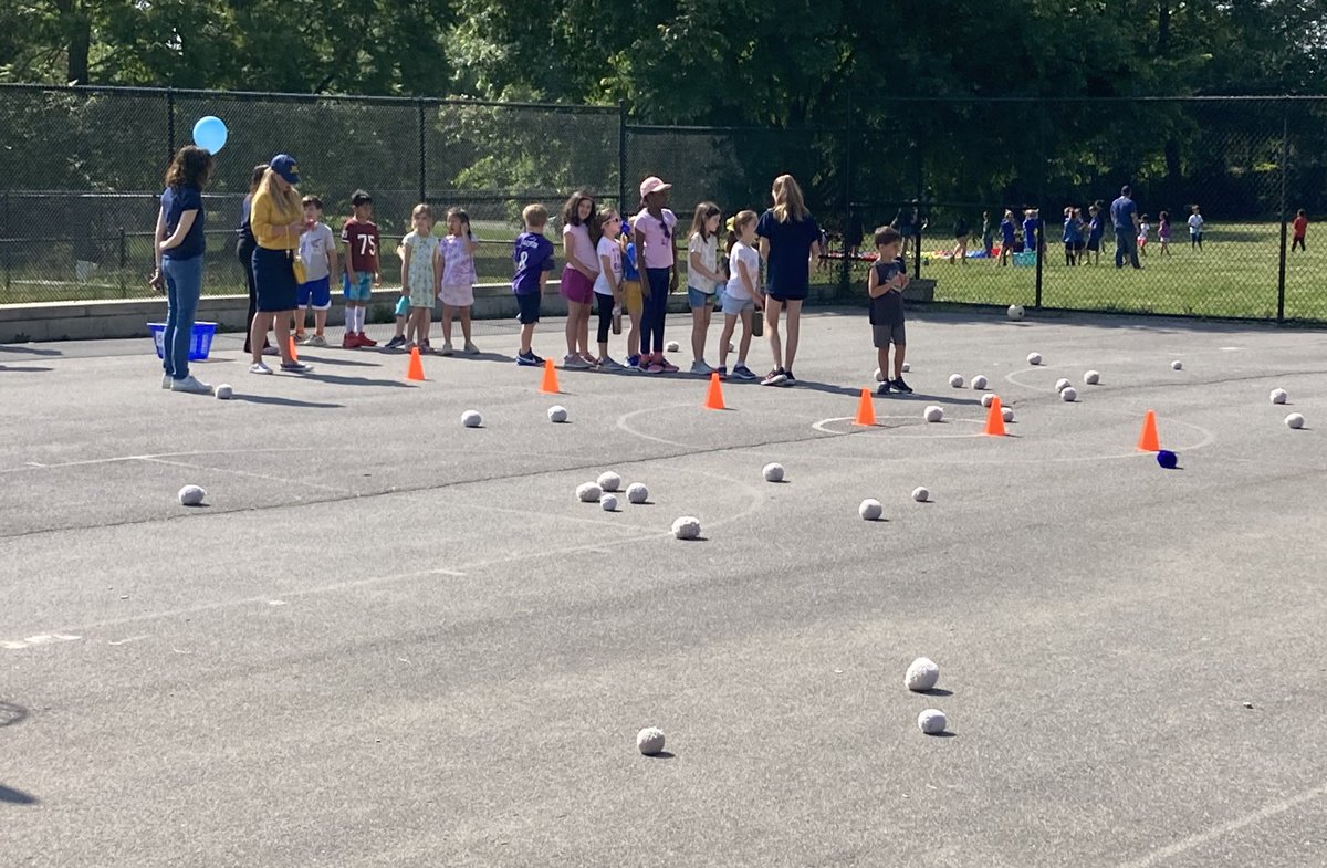 darnestownes's tweet photo. Field Day Part 1 is a go. Thank you to the fabulous Ms. Hurney, our 5th grade Patrols, and parent volunteers for making this a fun experience for our youngest student athletes! https://t.co/Cps11KJNCQ