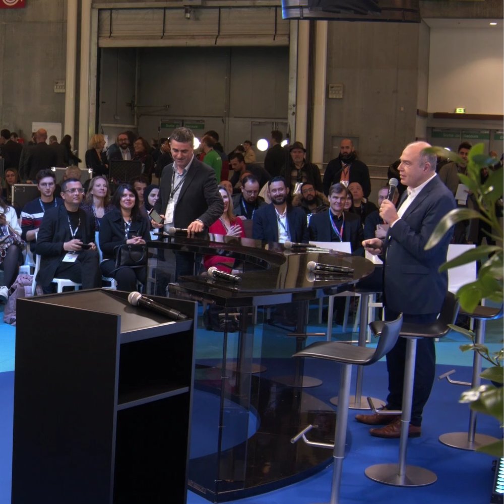 [ 𝗥𝗘𝗣𝗟𝗔𝗬 𝗗𝗘 𝗖𝗢𝗡𝗙𝗘𝗥𝗘𝗡𝗖𝗘 🎬 ]

Découvrez la Keynote session de Nicolas Mangon d'<a href="/autodesk/">Autodesk</a>, A la croisée des visions stratégiques.

Abonnez-vous pour suivre les dernières actus 📰 &amp; (re)voir les conférences #BIMWorld2023 ! 😉

bim-w.com/news/replay-ke…