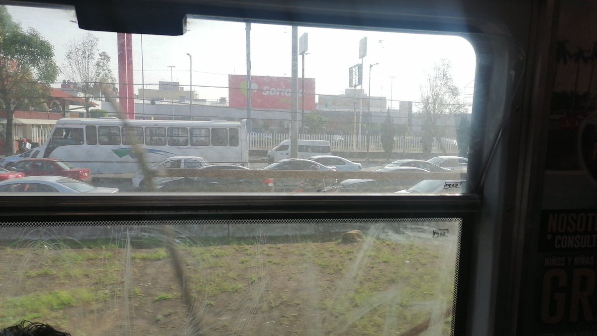 conganasdmorirm's tweet photo. @MetroCDMX Lateral de Zaragoza viene limpia hasta Agrícola https://t.co/2z9VdQPSY8