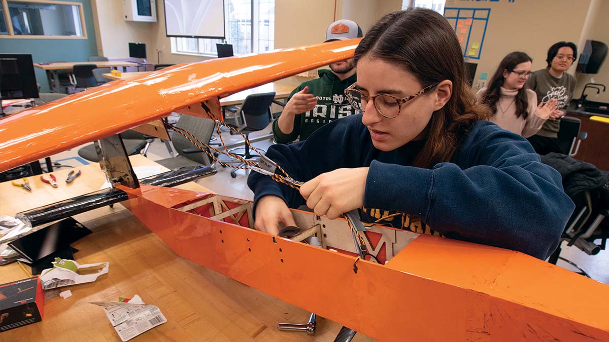 NotreDame's tweet photo. Spring is a time of flight for both migrating birds and students taking Aerospace Senior Design.

In this two-semester capstone class, students design and build a wide array of radio-controlled airplanes and prove that the sky's the limit: https://t.co/tzQDa2AiVl https://t.co/btRAKvrdFJ