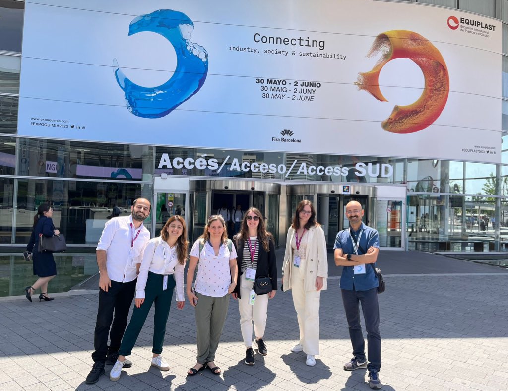 Membres del projecte #Greenering <a href="/COSTprogramme/">COST</a> <a href="/CGreenering/">COST ACTION GREENERING</a>, on participen investigadors de l’ICMAB, han visitat avui <a href="/expoquimia/">Expoquimia</a> <a href="/Equiplast/">Equiplast</a> per compartir coneixements i crear col·laboracions #TechTransfer #Innovations