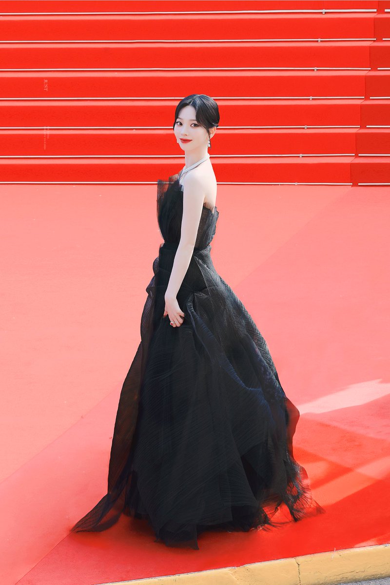 just_0411's tweet photo. 230524 cannes #카리나 #Karina #에스파 #aespa https://t.co/zldeQ2njxC