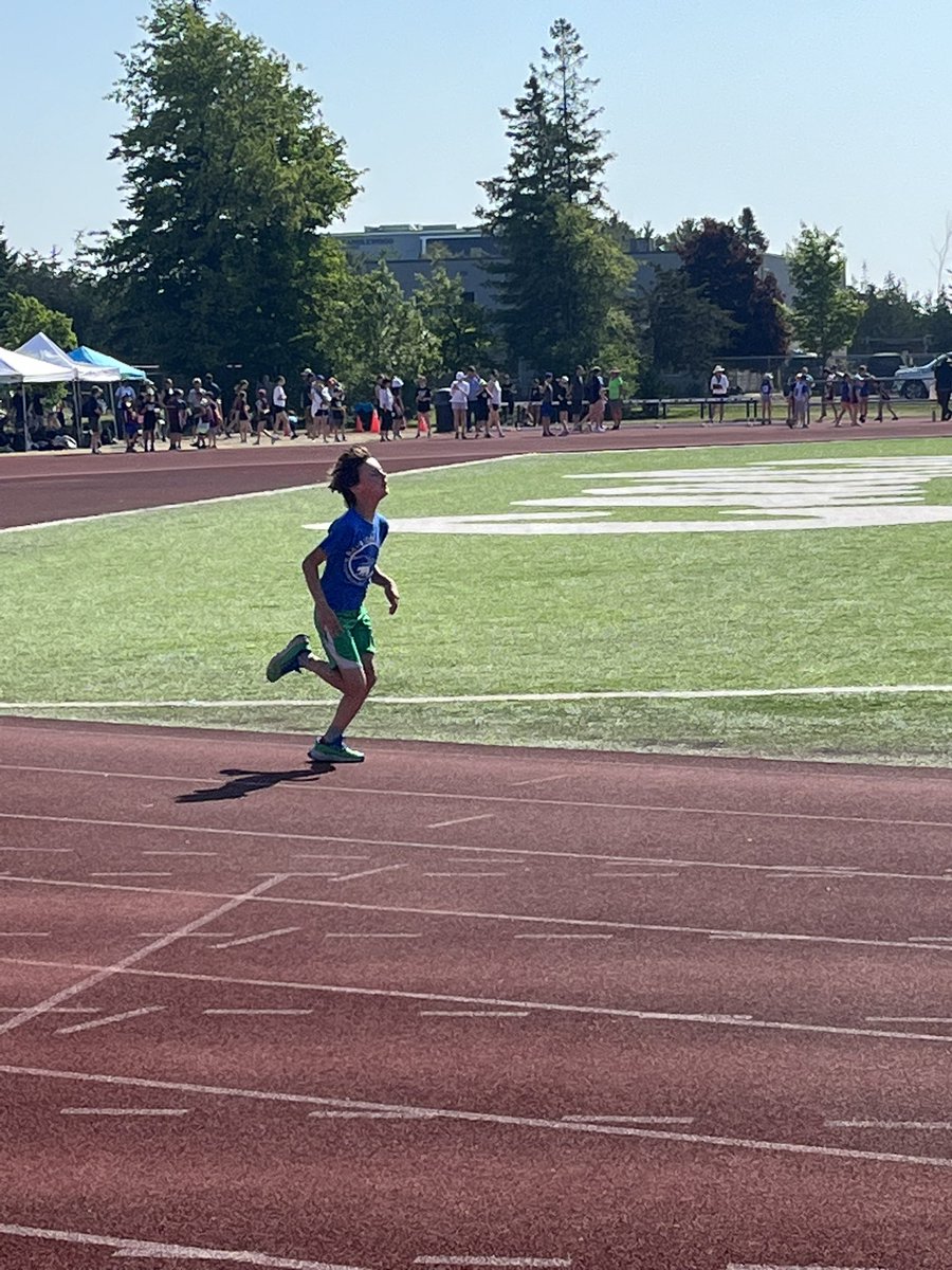 BayridgePS_LDSB's tweet photo. Good luck to our Bears 🐻 at Regional track and field! https://t.co/NVghyQ6qRt
