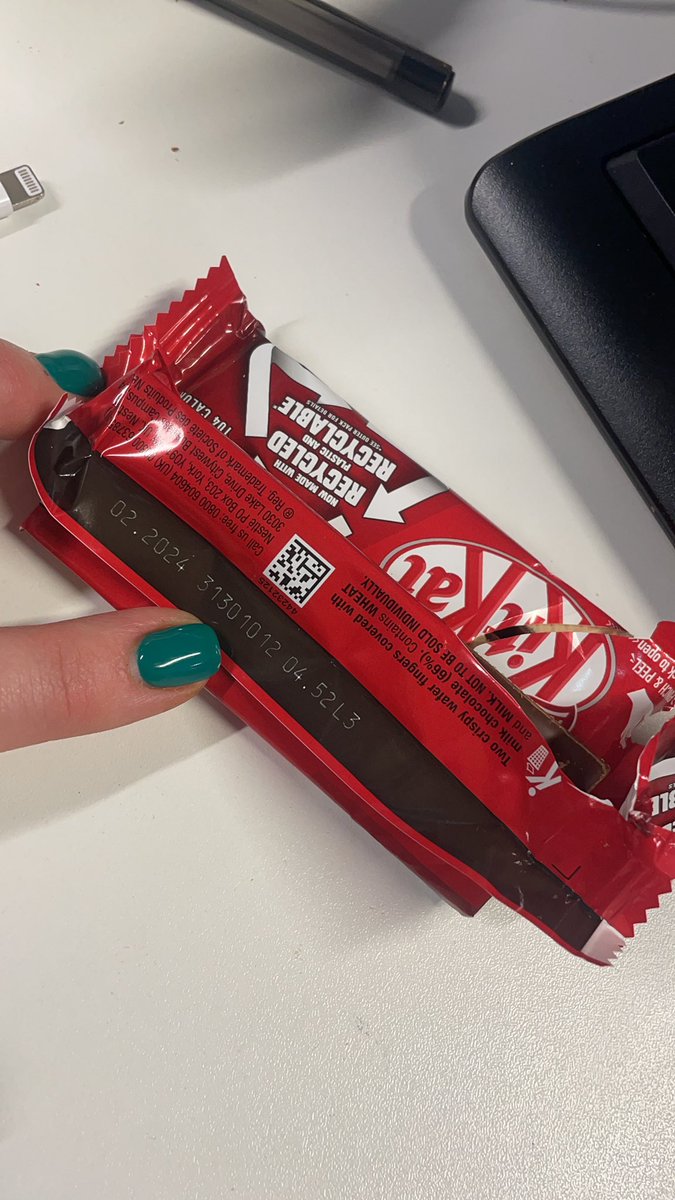 izzyralfe's tweet photo. @KITKAT Hey! No option to DM you but the best before date is 02/2024 and the code on the packaging is 31301012 04. 52L3 https://t.co/EaB6cvTTrD