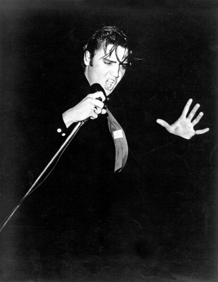 those strands of hair. all black. his energy. ⚡️⚡️⚡️
june 1956 / shrine auditorium