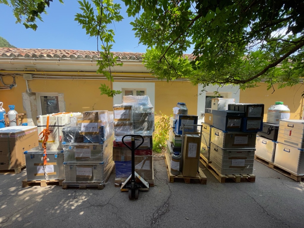 APERO Cruise (@apero_cruise) on Twitter photo Ça a poussé fort aujourd'hui! Le camion du <a href="/LovLabo/">LABO LOV</a> est prêt pour Brest! Chargement du navire océanographique Thalassa dans 2 jours!! ⏳🚢
<a href="/ComplexLov/">COMPLEX LOV</a> <a href="/IMEV_mer/">IMEV-Institut de la Mer de Villefranche</a> Ça a poussé fort aujourd'hui! Le camion du <a href="/LovLabo/">LABO LOV</a> est prêt pour Brest! Chargement du navire océanographique Thalassa dans 2 jours!! ⏳🚢
<a href="/ComplexLov/">COMPLEX LOV</a> <a href="/IMEV_mer/">IMEV-Institut de la Mer de Villefranche</a>