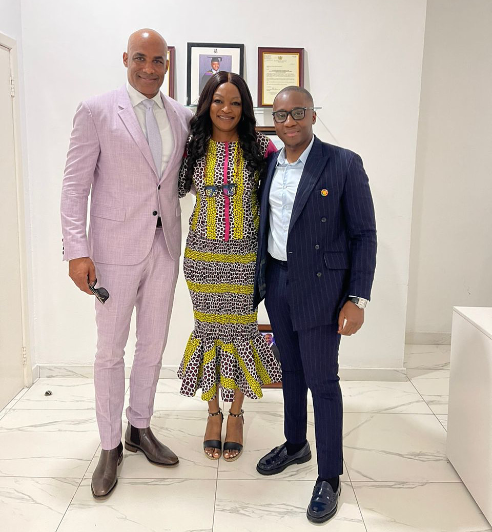 I’m pictured alongside Boris Kodjoe @BorisKodjoe and Bradley of  @SEforALLorg. Boris graces the town in anticipation of a thrilling event scheduled for December. 🇬🇭

#diaspora #diasporaaffairs #Ghana #Africa #sustainableenergy #GhanainDecember