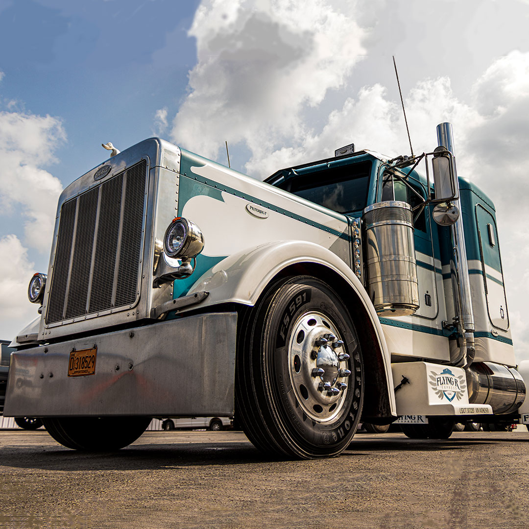 A sunny blue Pete on a sunny blue day. ☀️💙

#4StateTrucks #ChromeShopMafia #chrome #chromeshop #customtrucks #semitrucks #trucking #customrig #bigrig #18wheeler #tractortrailer #largecar #cdldriver #trucker #truckers #truckerslife #longhaul