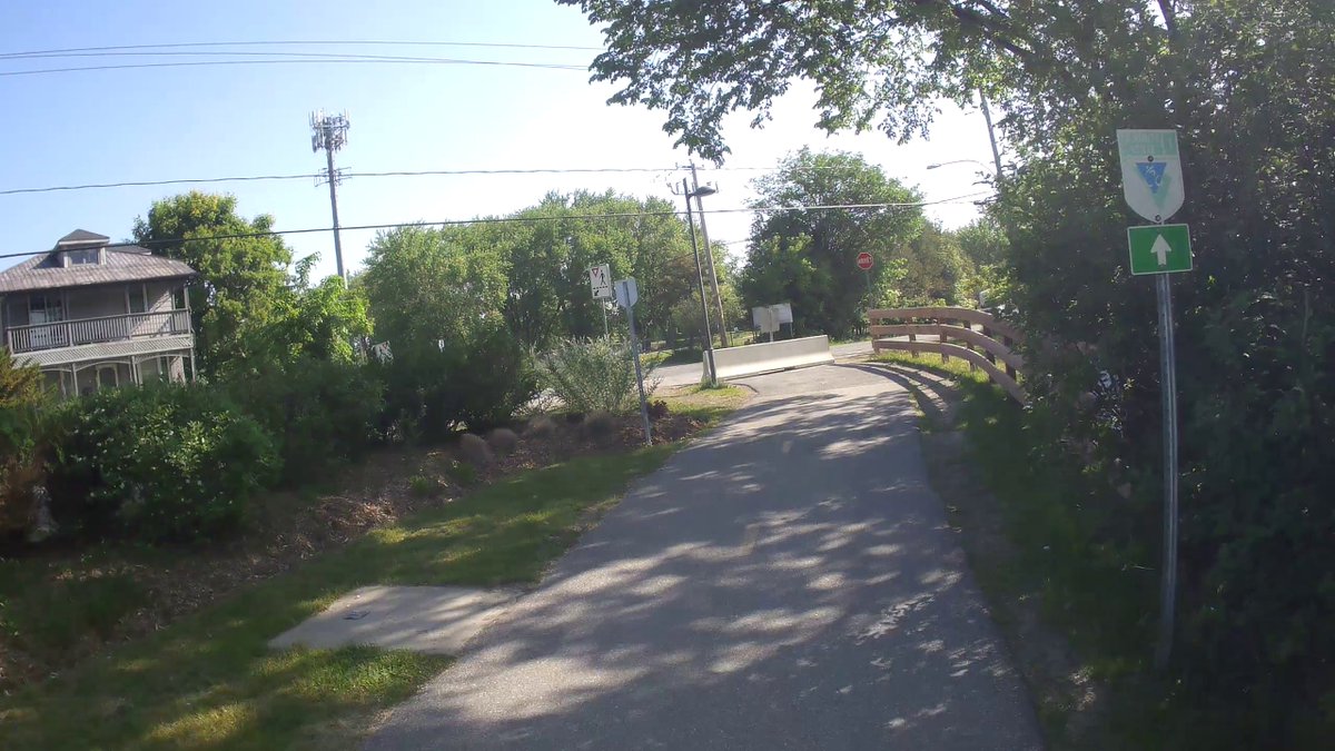 JagVillani's tweet image. FYI @ville_gatineau has placed barriers up on the #velogat/#ottbike route along Jacques-Cartier due to a few fissures, yet they are in no rush to fix it and seem to want people to ride on J-C or St-Louis despite the path being fine. This is also part of @VeloQuebec&apos;s Route Verte.