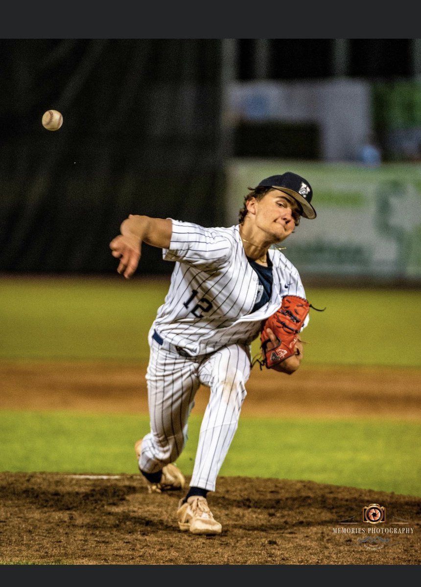 UHS_Baseball tweet media