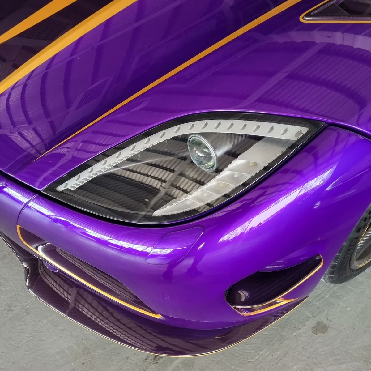 s_onthestreets's tweet photo. Koenigsegg Agera R Zijin 😍
#koenigsegg #agerar #zijin #supercar #hypercar #dubai #exoticcar https://t.co/dttQRdF7F8