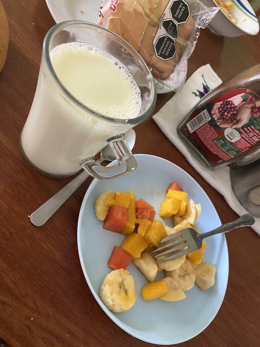 DiegoPagaza12's tweet photo. El desayuno que me deja hecho mi jefita todos los días https://t.co/VWYAo7vHNb