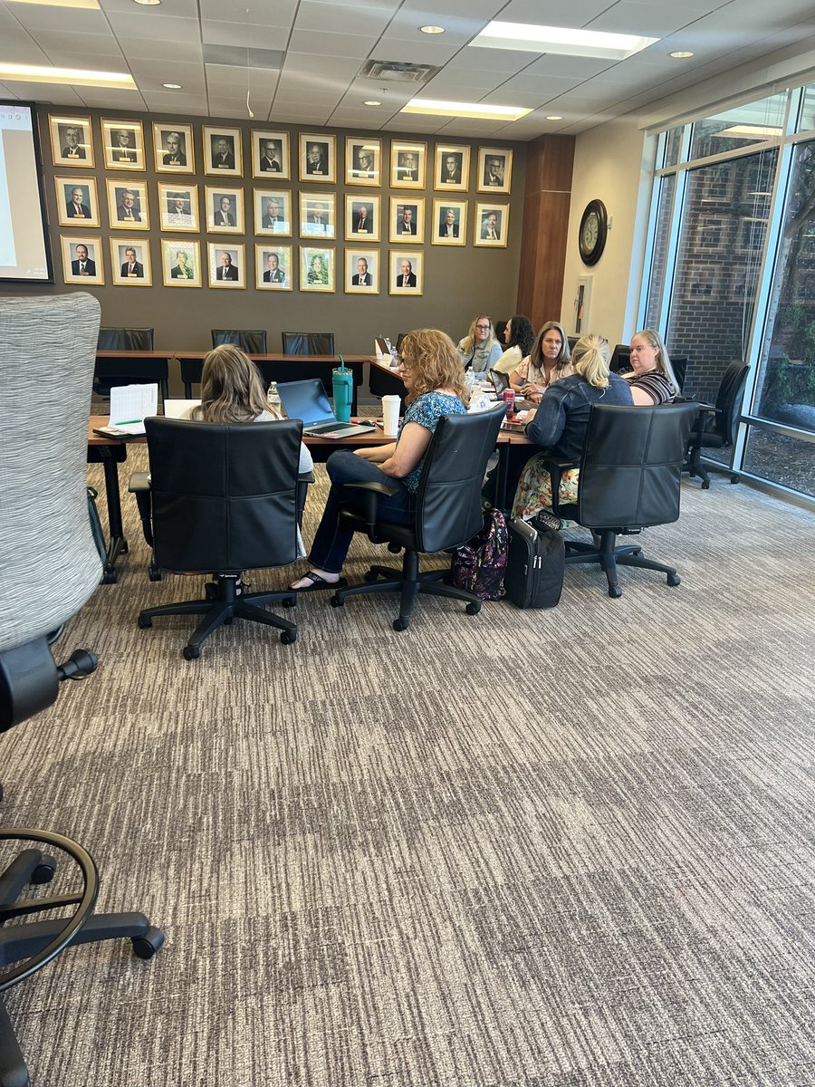 seh624's tweet photo. @Dunham_DBEXCEL &amp; I are excited to kick of summer with our fellow East TN friends learning about #PBL &amp; #DesignThinking. Thank you @EastTNSTEMHub &amp; @TSIN for making this day possible. Thank you to our @kptchamber friends for giving us spot to collaborate. https://t.co/Be7NNqK7Xw