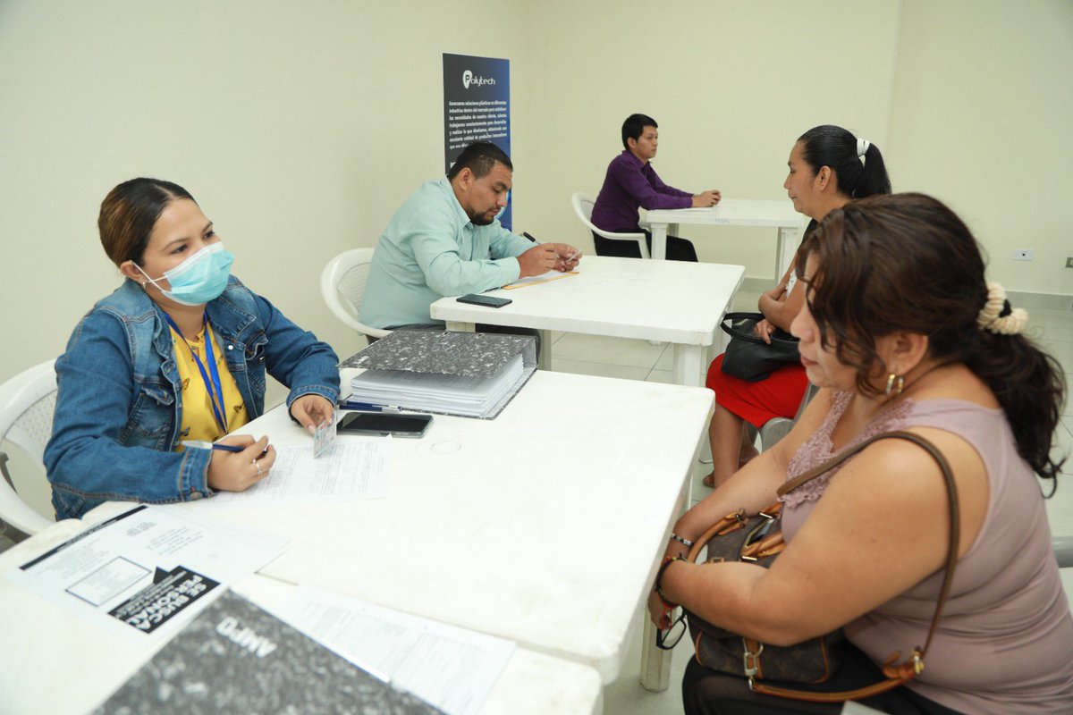 RolandoCastroSv's tweet photo. Esta semana, la empresa Style Avenue cerró sus operaciones, lo que ha resultado el despido de cerca de 250 empleados.

Desde el primer día, nuestro equipo está trabajando para garantizar que se respeten los derechos laborales y que la empresa realice los pagos correspondientes.

Además, ya estamos en la búsqueda de nuevas oportunidades, gestionando con diferentes empresas para que los trabajadores sean colocados en nuevos puestos de trabajo.

Nuestro objetivo primordial es asegurar que los trabajadores afectados reciban todo el apoyo para que puedan continuar llevando el sustento a sus familias por medio de una fuente de ingresos estable. 

Haremos lo que sea necesario hasta lograr una solución justa y favorable para ellos.