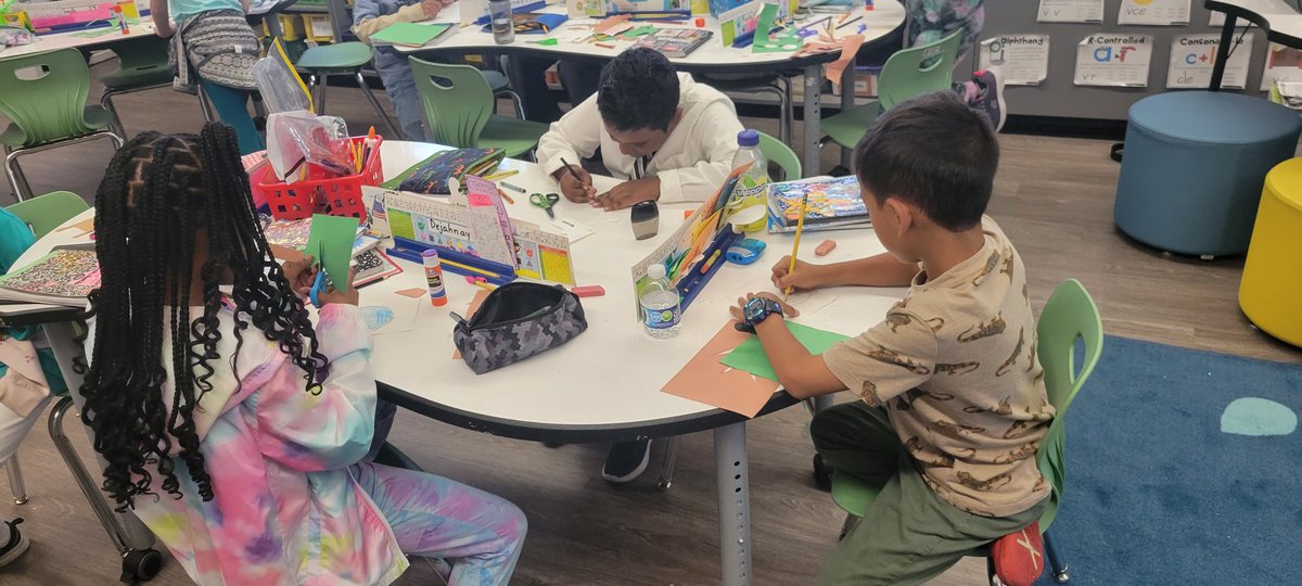 lacorr_team's tweet photo. Wheeler's ABC Countdown to Summer!
A is for Art Day @WheelerAvenue @VS13UFSD https://t.co/JJFzwCnamq