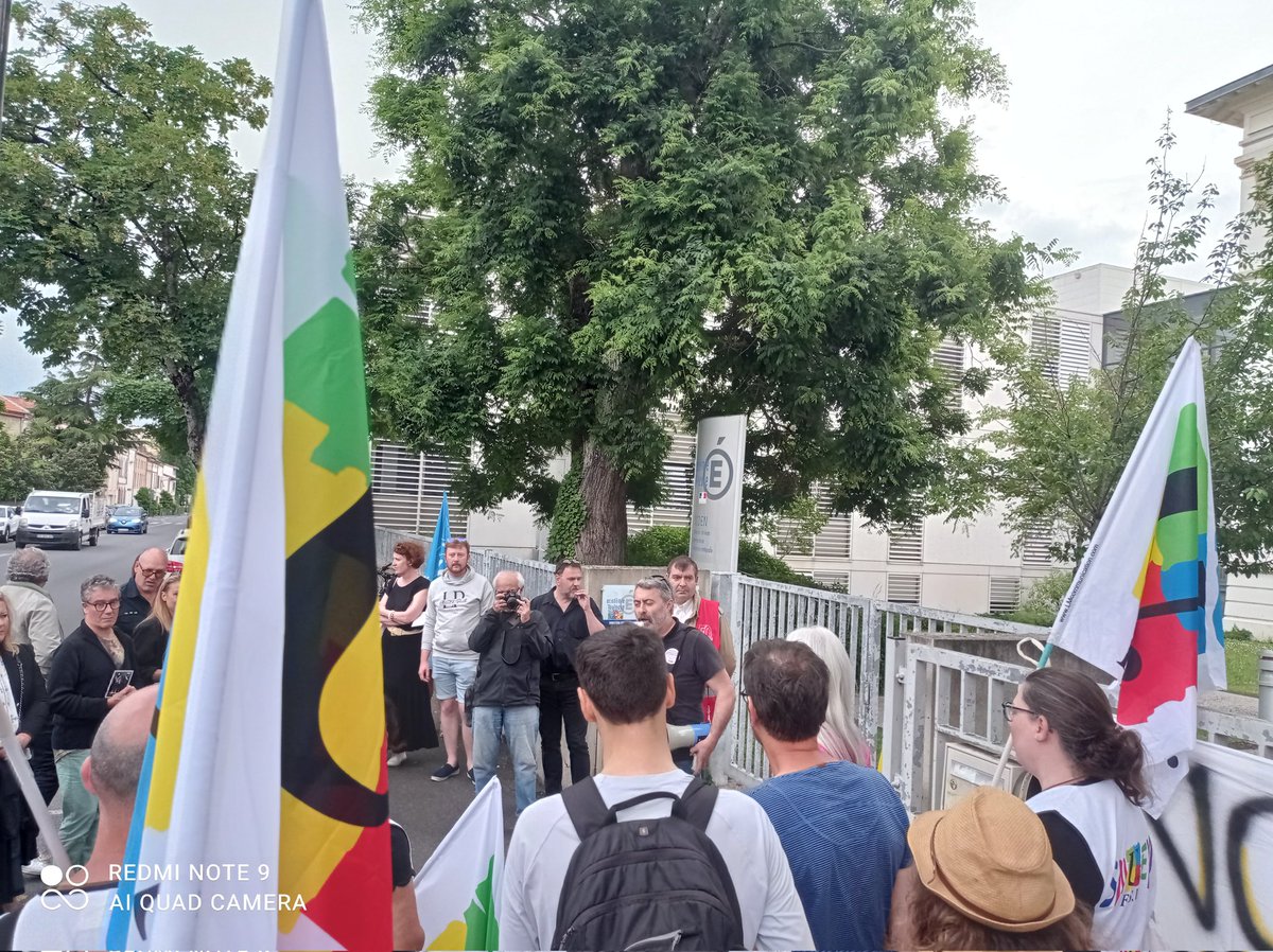 #31mai devant la DSEN du #Tarn pour dénoncer le #PacteEnseignant et l'attaque gravissime de la #VoiePro.