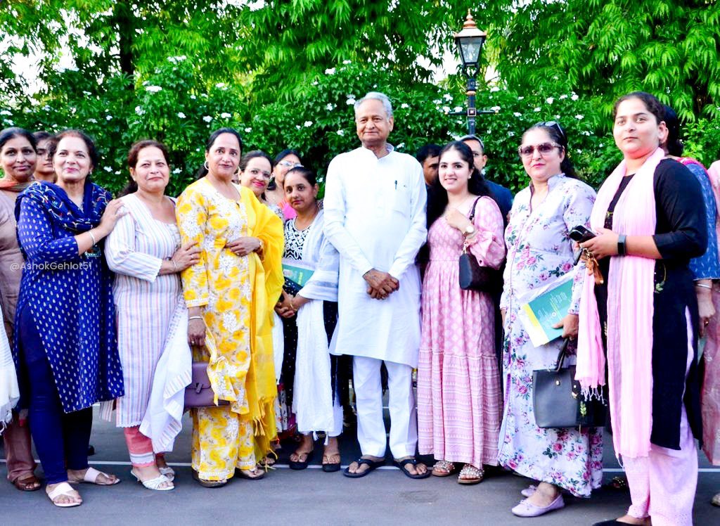 Ashok Gehlot on Twitter "सर्व धर्म, सम भाव बेटियों के प्रति सद्भाव आज