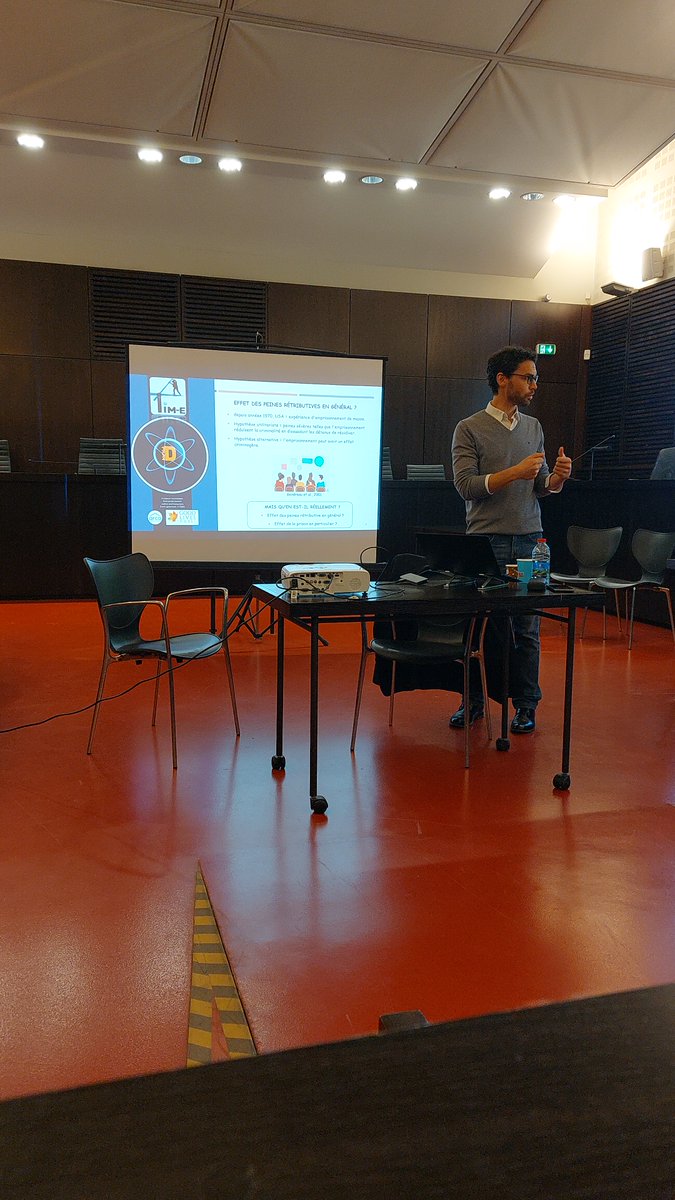 Conférence passionnante ce jour au tribunal judiciaire de Roanne sur "L'état de la recherche actuelle en criminologie" dispensée par le Docteur Erwan DIEU en lien avec l'association ARCA