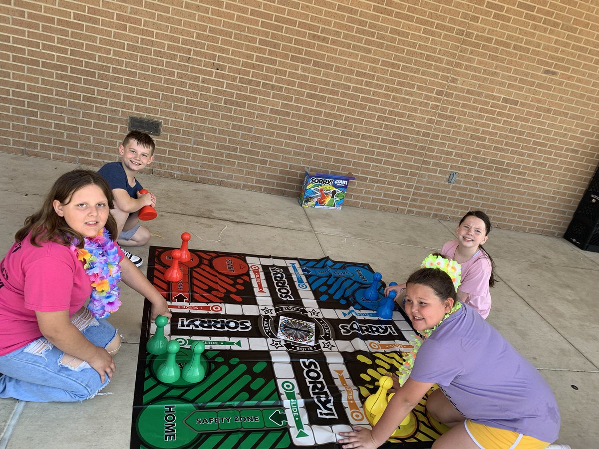 Emily Rudd tweet media