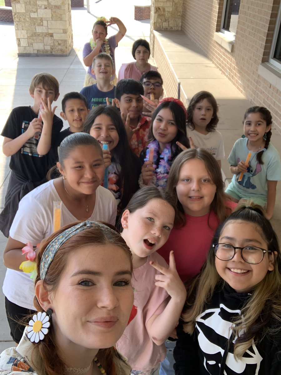 Emily Rudd tweet media