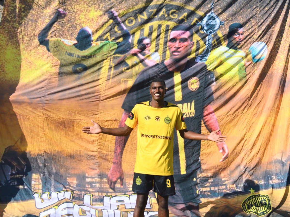 Meteu 3 gols sai na página.

Com uma atuação perfeita Willian garantiu a vitória do <a href="/plg_deEng2015/">PLG FUTEBOL CLUBE 🇧🇳🐺</a> Manguaça na primeira rodada marcando todos os 3 gols do time na partida