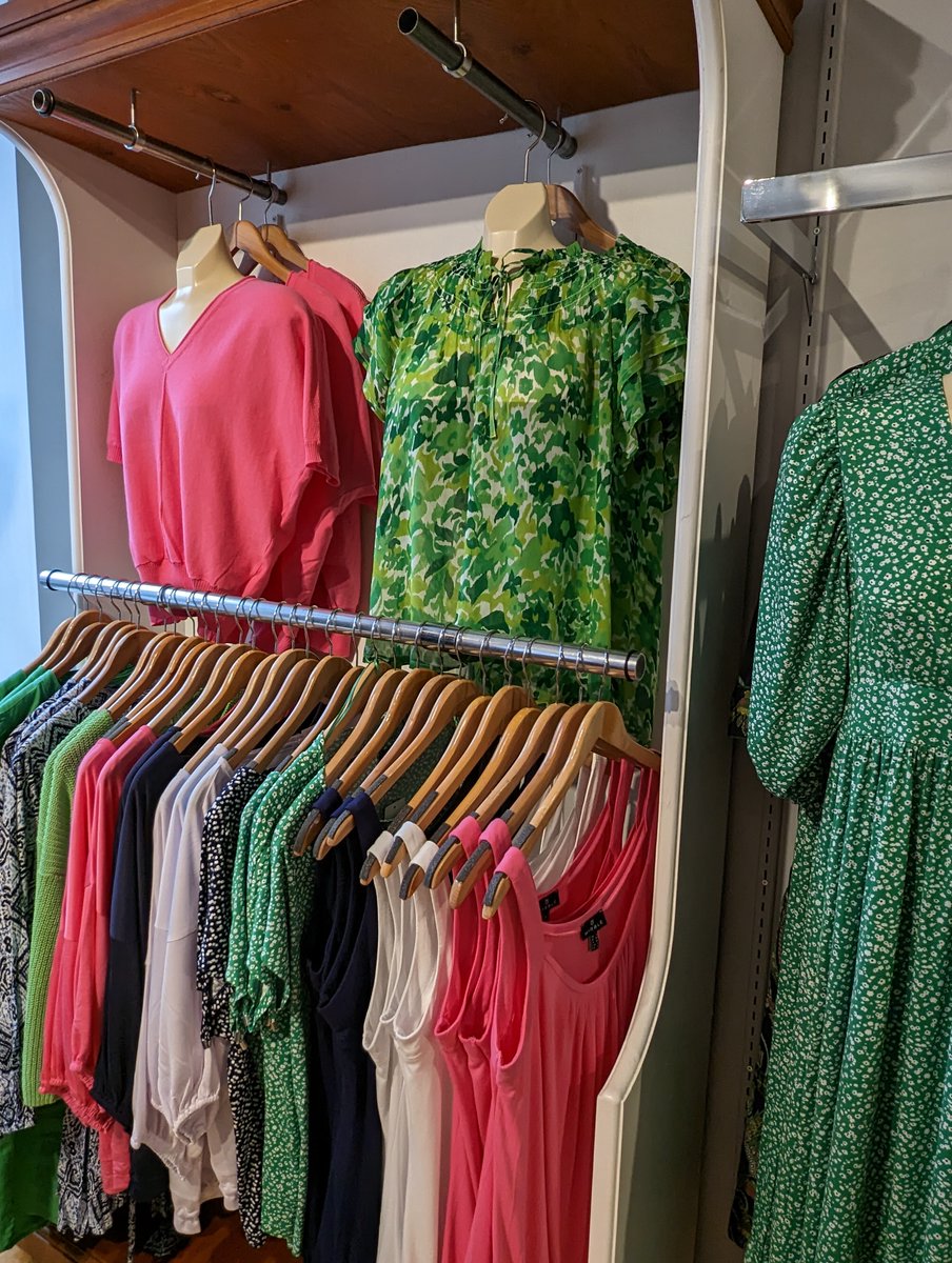 This week we've been embracing all the colours and patterns summer has to offer! Patterns are personal, shop for the pattern that's right for you online or stop in this week to Chris James Kingston. #ygk #ChrisJamesYGK 

chrisjameskingston.com/collections/wo…