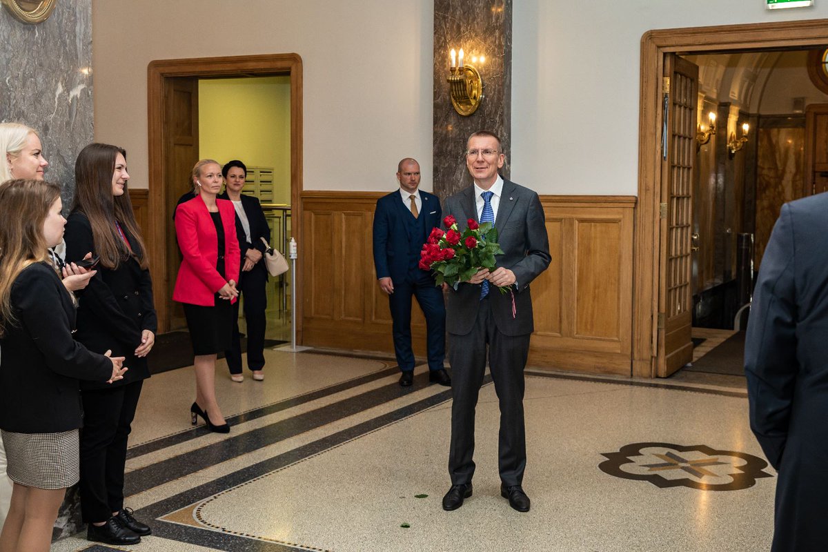 At the Ministry of Foreign Affairs, colleagues from <a href="/Latvian_MFA/">Latvian MFA 🇱🇻 | #StandWithUkraine 🇺🇦</a> warmly congratulate <a href="/edgarsrinkevics/">Edgars Rinkēvičs</a> on being elected as President of Latvia! 🇱🇻 🙌