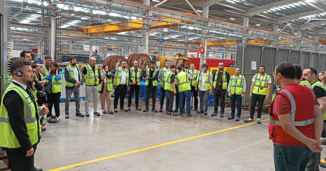 Friterm's tweet photo. İş ortaklarımızın katılımıyla Breeam sertifikalı Dilovası fabrikamızı gezdikten sonra Isı Geri Kazanım ve Isı borulu Sistemler Eğitimini gerçekleştirdik. Katılan herkese çok teşekkür ederiz. #eğitim #fritermakademi #ısıgerikazanım #heatrecovery https://t.co/lGIECcCPXe
