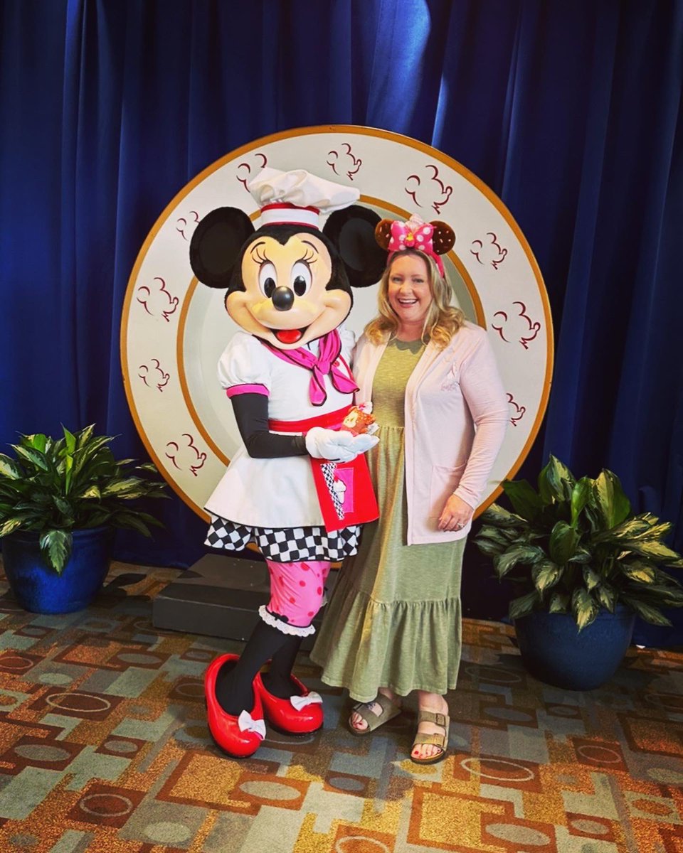 SusieQTravels's tweet photo. After a full morning of working on 2024 WDW vacation packages, it was Chef Mickey’s for the win!! 🥞♥️
#SusieQTravels #OklahomaTravelAgent #Travel #Vacation #IBookAllDestinations #SupportSmallBusiness #Disney #WDW #Contemporary #ChefMickeys #Magical ✨ https://t.co/Y6iNZJemvJ