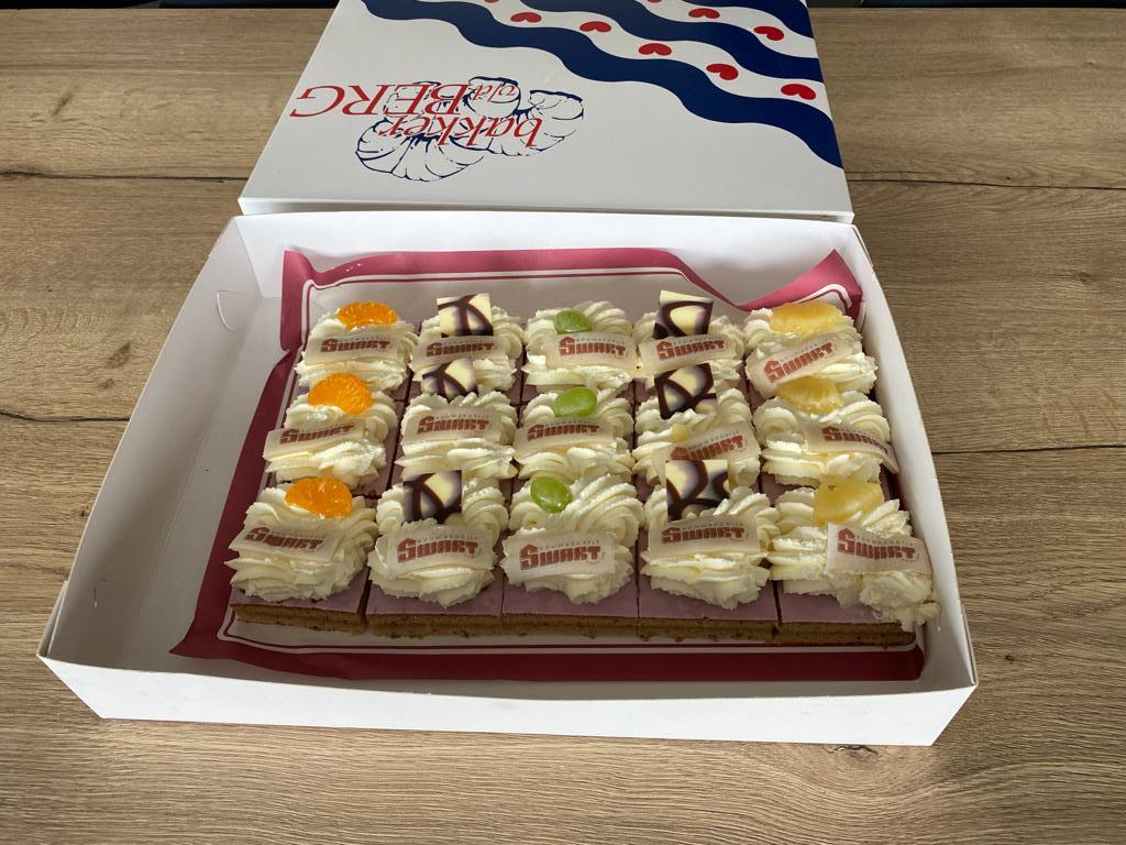 Combextransport's tweet photo. Deze week is onze nieuwe kantine voor chauffeurs en werkplaatspersoneel in gebruik genomen! Bouwbedrijf Swart uit Eastermar is de afgelopen tijd druk bezig geweest om deze nieuwe ruimte, boven de werkplaats, te realiseren. En het resultaat mag er zijn! https://t.co/xcEUNyOl2F