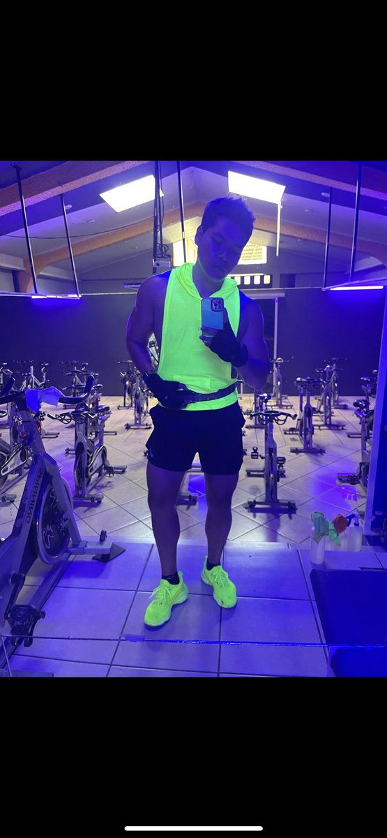 procrastinaador's tweet photo. Cantar a todo pulmón la canción “Algo más” de La quinta estación, mientras se entrena. 😌🫶🏻🥰 #FelizMiercoles #fitness #Training #fit #gym https://t.co/qKOEcgey6g