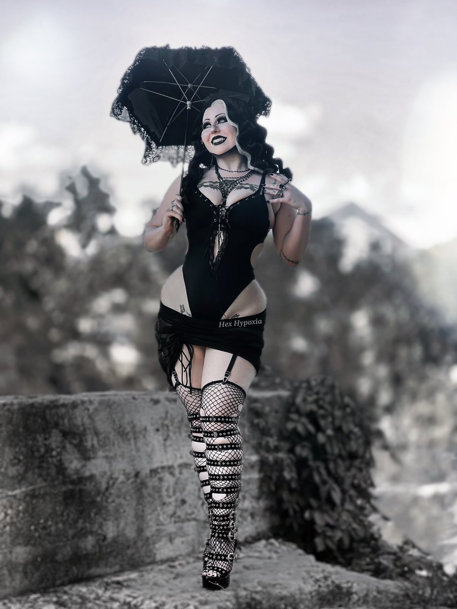 Hex Hypoxia on Twitter: "I felt pretty 🖤🕸️🖤"