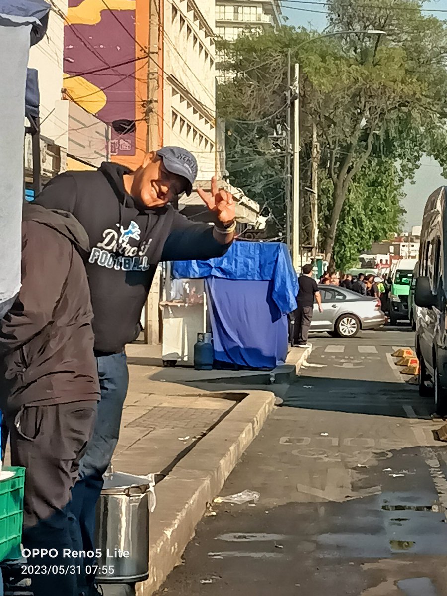 MagicianMurdock's tweet photo. Que él me va a tomar foto a mi, dice. Que no pasa nada con que esté estacionado así. Luego decidió que sí quería posar para la foto porque al final, NUNCA PASA NADA, verdad? @SSC_CDMX @AlcaldiaMHmx 📍México-Tacuba, afuera del metro Normal. https://t.co/yhD0kt1D5c