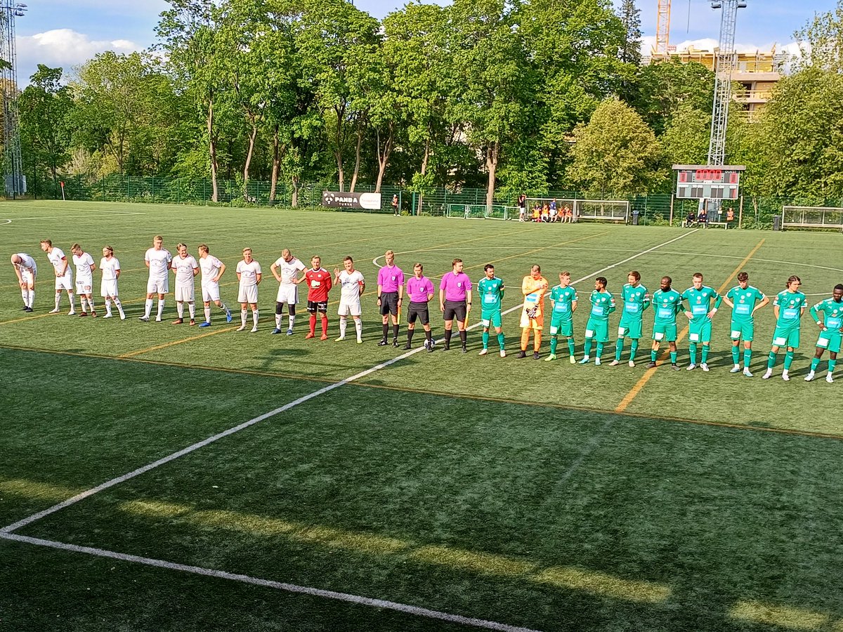 JouniKoivuniemi's tweet photo. @SuomenCup perinteisessä muodossa näyttää parastaan Turun Urheilupuiston Yläkentällä. Nelosen @TurakeRy vs. @Veikkausliiga 'n @IFKMariehamn . https://t.co/xcEmDzFO8c