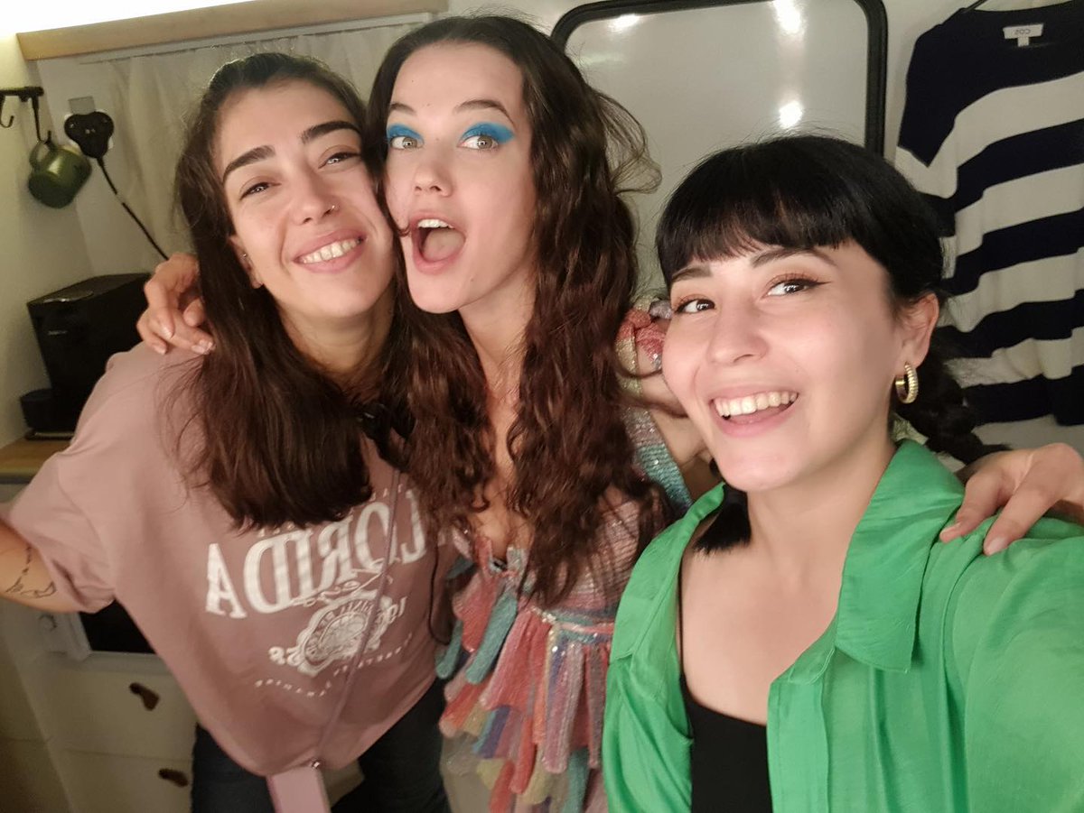 Pinarbrasil's tweet photo. Backstage de #Aktris ❤
Lindaaa 😍😍😍😍😍😍
#PınarDeniz
#Aktris #Astris https://t.co/5Vnv1GTw4a