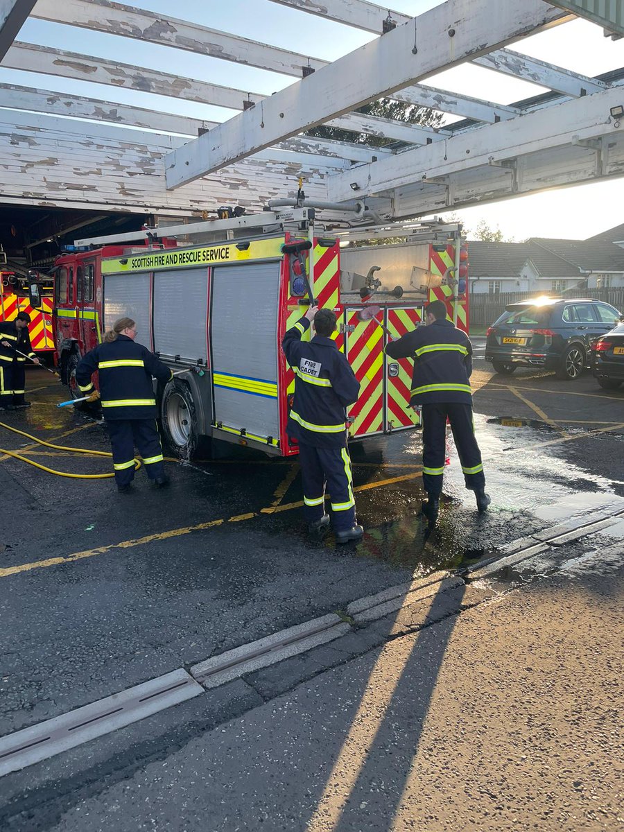 Last night our youth volunteers put their pump drills to work by taking part in a mock turn out to a fire. This involved using a hose reel before moving up to a main jet to successfully put out a fire.

we then finished the night off by cleaning all the gear #yvs #sfrs