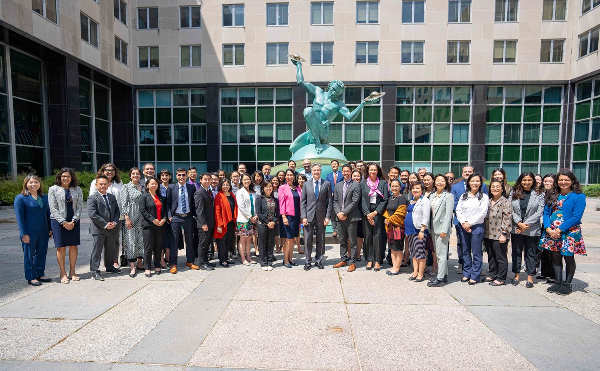 Glad to meet @StateDept's Asian American Foreign Affairs Association and South Asian American Employee Association to celebrate their heritage and achievements. I am committed to advancing equality and inclusivity for all and building a work force that reflects all of America.