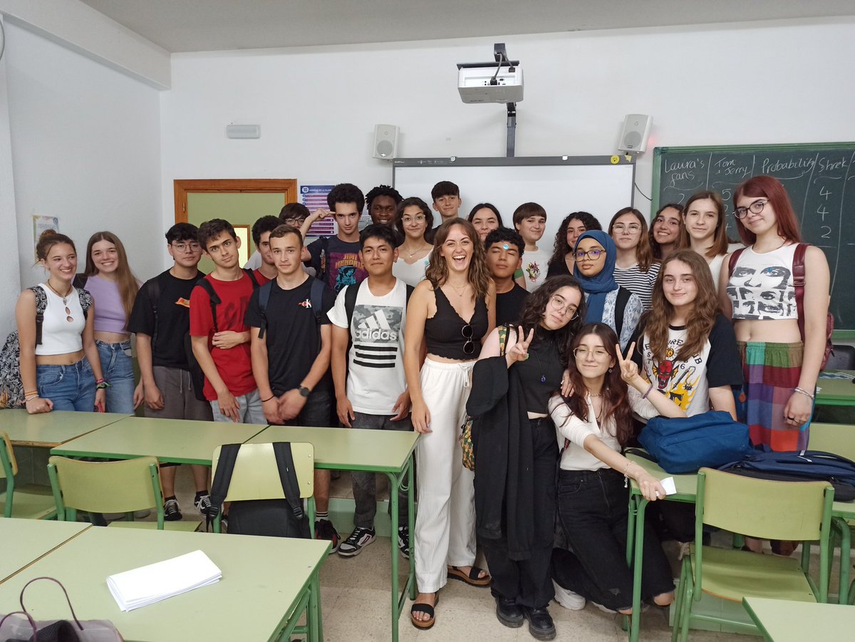 Countries might change but the joy of teaching doesn’t!

My last day at Jiménez was super sad, but delighted to be staying in the incredible Cartagena next year 🇪🇸❤️🏴󠁧󠁢󠁳󠁣󠁴󠁿

Ya os echo de menos chic@s 🤍🤍🤍